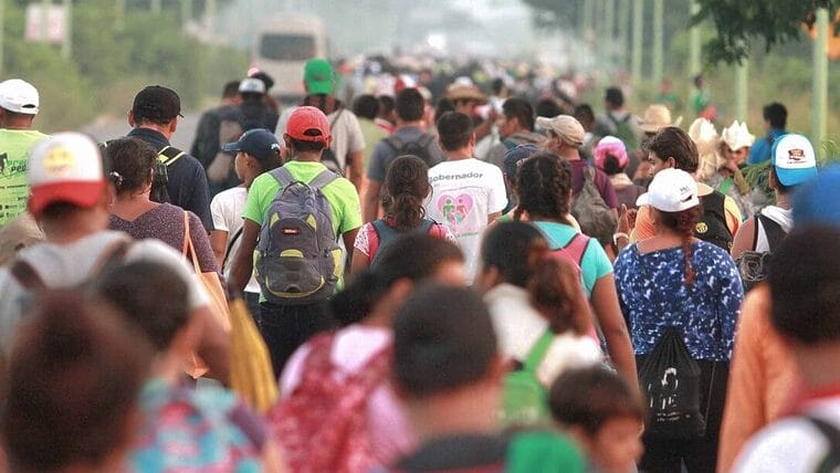 Nueva caravana con unas 2000 personas avanza rumbo a Estados Unidos