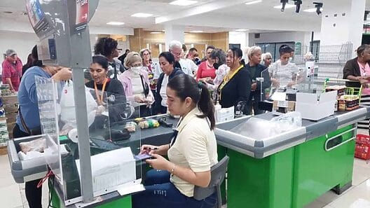 Califican de “éxito”, primer pago con PIN de tarjetas en Tiendas MLC en Cuba
