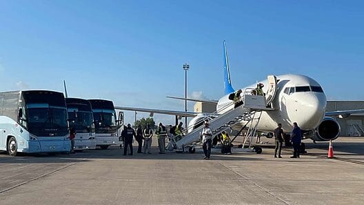 Estados Unidos deporta a migrante cubano con I-220B y debe dejar allá a su esposa e hija