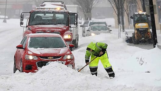 Fuerte tormenta de nieve impacta el centro norte de Estados Unidos