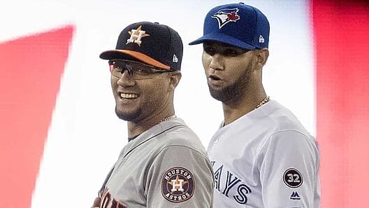 Hermanos Gurriel en equipo Cuba de béisbol del exilio en Miami