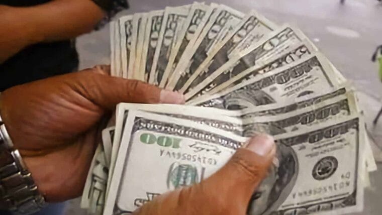 Tasas del dólar y otras divisas en Cuba este domingo: mercado oficial e informal