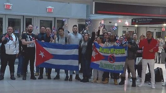 Buenas noticias para cubanos con I-220A en busca de residencia en EEUU