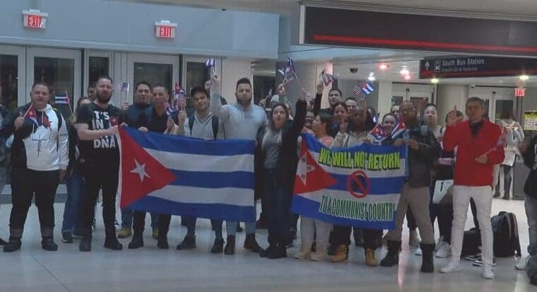 Buenas noticias para cubanos con I-220A en busca de residencia en EEUU