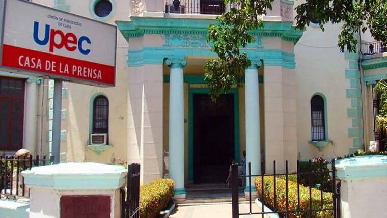 «Convocan» a periodistas recién graduados a trabajar en La Habana