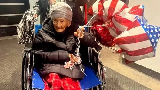 Cubana de 100 años llega a Estados Unidos gracias al parole