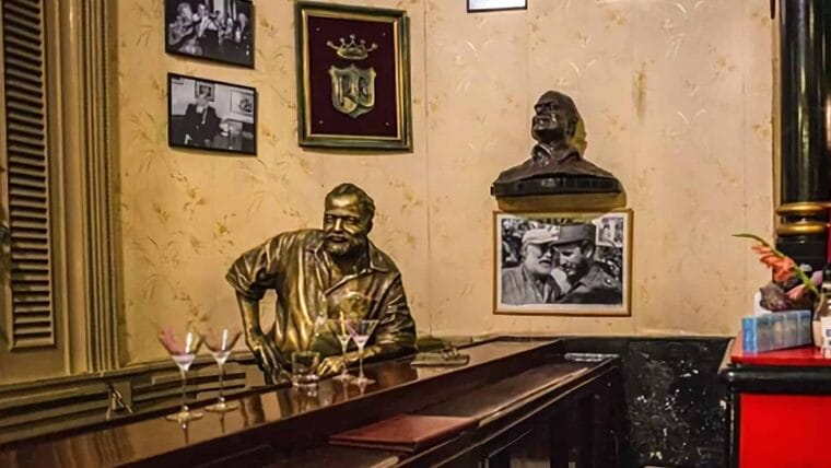 Distinguen a «El Floridita» por preservar el legado de Ernest Hemingway