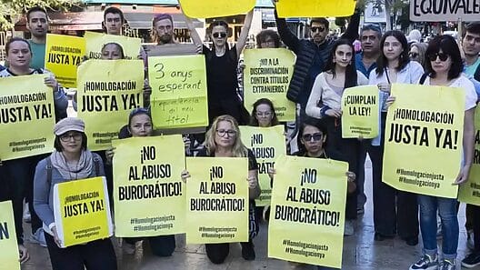 España contrata trabajadores para destrabar la homologación de 100 mil títulos extranjeros