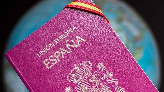 España estudia implantar visados de tránsito a más países