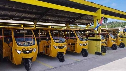Lanzan servicio de taxis eléctricos con 15 triciclos en Matanzas