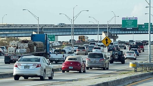 Nueva vigilancia en las carreteras de Miami: ¡vuelven las “camaritas de luz roja”!