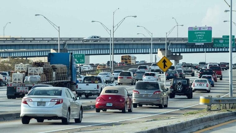 Nueva vigilancia en las carreteras de Miami: ¡vuelven las “camaritas de luz roja”!