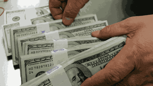Se dispara el precio del dólar en Cuba: Hoy el USD y el euro alcanzan récord en el mercado informal