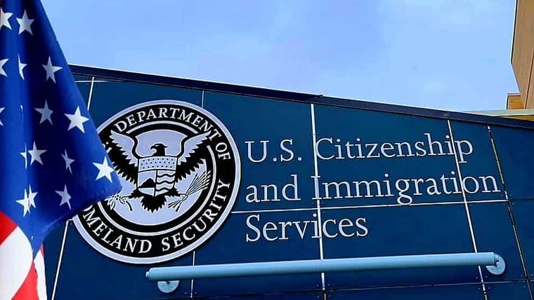 USCIS cambia el proceso de pago de tarifas en solicitudes migratorias en Estados Unidos