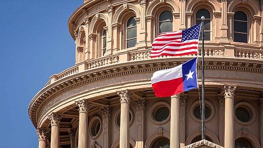 Autoridades de Texas revisa su padrón y detecta miles de posibles no ciudadanos