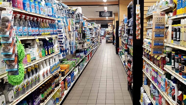 Compras en Estados Unidos en el sector minorista caen a inicios de 2024
