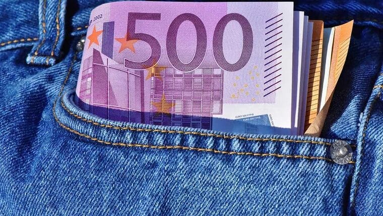 El euro se acerca a los 300 pesos en el mercado informal de Cuba