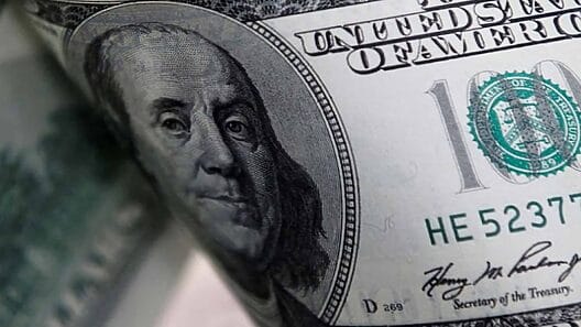 Precio del dólar en Cuba hoy supera los $300 pesos