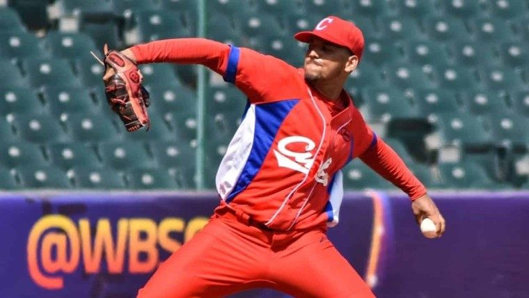 Se va de Cuba: lanzador del Clásico Mundial Naykel Cruz quiere llegar a la MLB