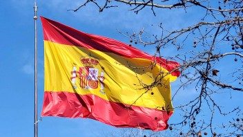 España regularizará a miles de inmigrantes
