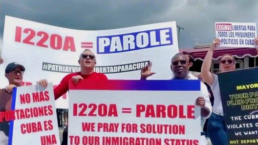 Cubanos con I-220A preparan caravanas en Estados Unidos