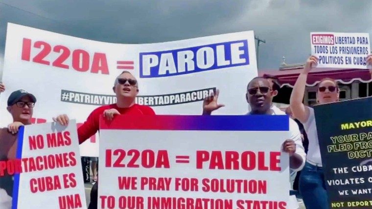 Cubanos con I-220A preparan caravanas en Estados Unidos
