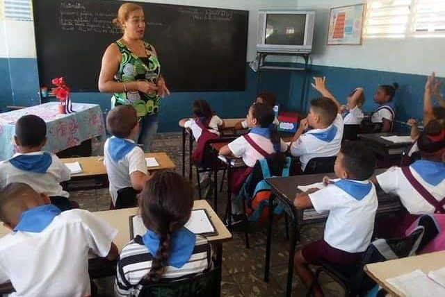 Publican resolución que actualiza el pago a los docentes en Cuba