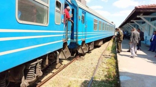 Se descarrila tren de pasajeros entre Manzanillo y Bayamo: sin daños humanos