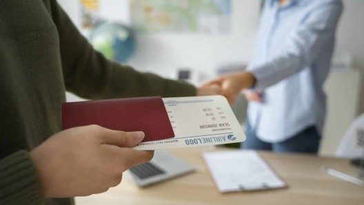 Atención cubanos: este país ofrecerá pasaportes gratuitos para profesionales y sus familias
