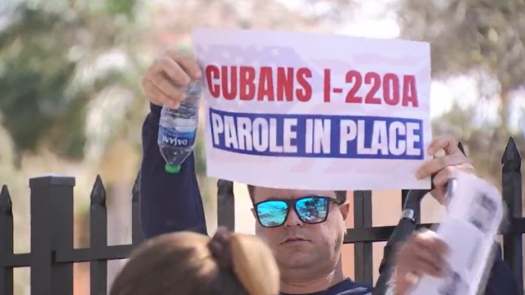 Biden considera ‘Parole in Place’ para cónyuges de ciudadanos estadounidenses