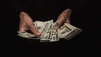 Gobierno pide acelerar propuestas para tasa de cambio oficial en Cuba: ¡Dólar a 348 CUP en el mercado negro!