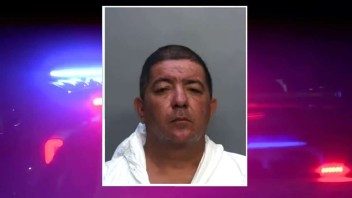 Hombre de Miami arrestado por atacar con machete en disputa por 80 dólares