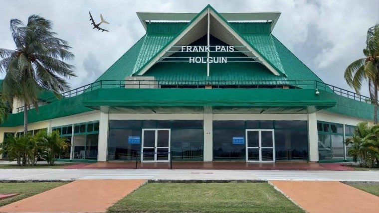 Aviones de aerolínea canadiense no aterrizan en Holguín por oscuridad en la pista