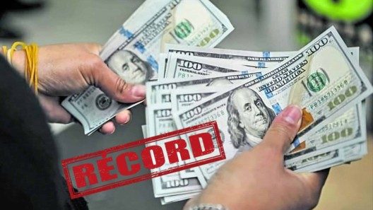 Precio récord del dólar hoy en Cuba: ya triplica sus valores del Período Especial