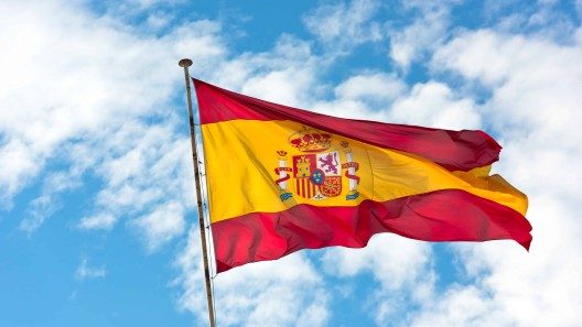 ¿Sueñas con vivir en España? Este programa te regala el pasaje y te da 1300 euros mensuales.