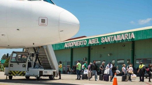 Aeropuerto Abel Santamaría de Villa Clara reconocido por excelencia operativa