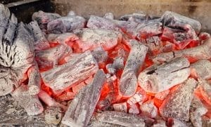 Camagüey fija precio oficial del carbón en 70 CUP/kg para contener la especulación