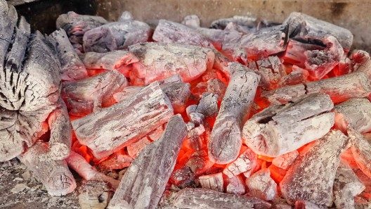 Camagüey fija precio oficial del carbón en 70 CUP/kg para contener la especulación