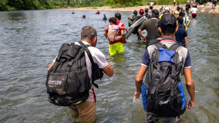 Casi 400 cubanos han atravesado la selva del Darién en 2024