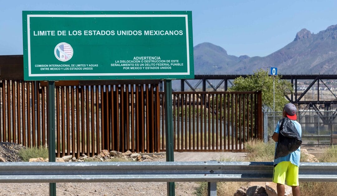 Cuban gives his information for migrants crossing Mexico
 2024-05-27 21:50:57
