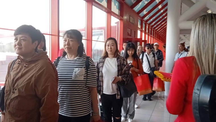Cuba oficializa libre visado a nacionales chinos y recibe primer vuelo de Air China