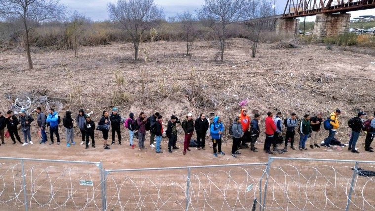 Alrededor de 18 mil migrantes cubanos lograron entrar a Estados Unidos solo en abril