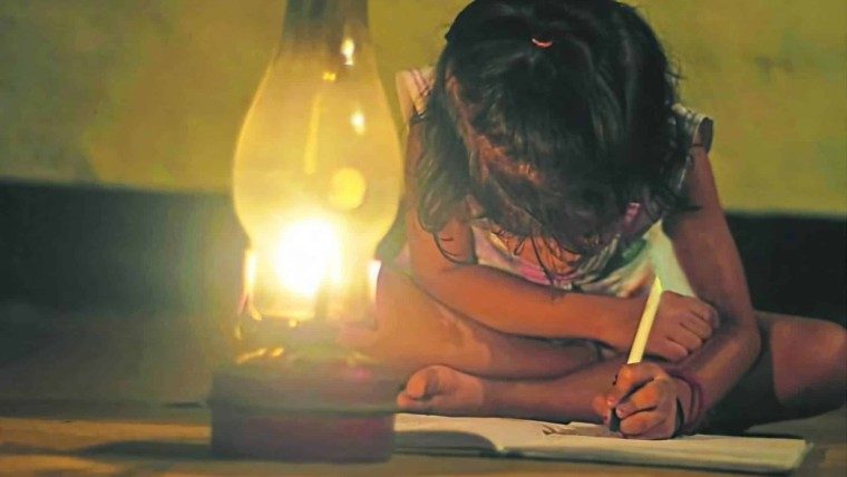 Extensos apagones obligan a modificar horario de clases