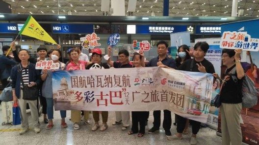 Llega el primer vuelo de China a Cuba con turistas