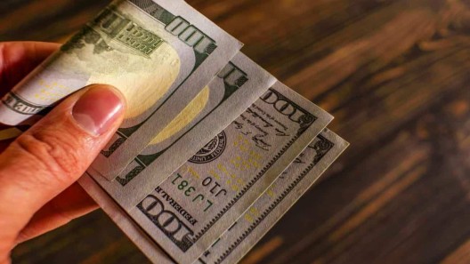 Se desploman los precios del dólar y del euro en Cuba