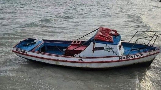 Balseros cubanos llegan a EE.UU y son acusados de robo de embarcación desde la isla