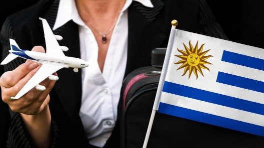 Cubanos con pasaporte uruguayo sin opción de libre visado por este motivo