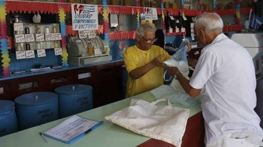 Escasez de sal en bodegas cubanas: «Decenas de miles de toneladas sin entregar»