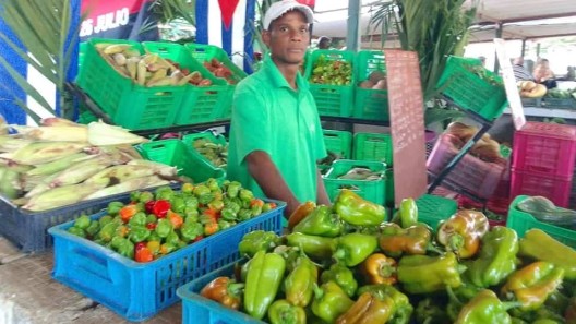 Extienden horarios de mercados estatales hasta la medianoche