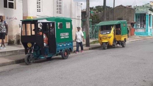Más triciclos eléctricos arrendados para el transporte público en Cuba: ¿Esta es la solución?